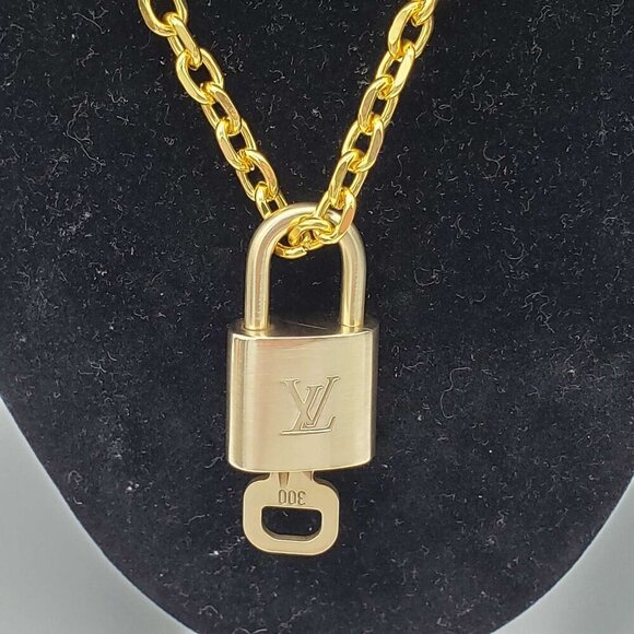100% Auth Louis Vuitton Lock & Key with Unbranded Gold Plated Chain Necklace - Picture 4 of 6